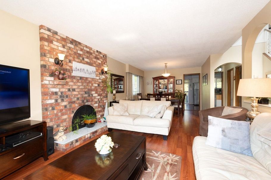 2155 W 15th Avenue Vancouver, BC - 5