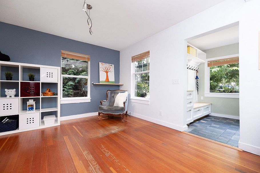 1075 Gladwin Drive North Vancouver, BC - 4