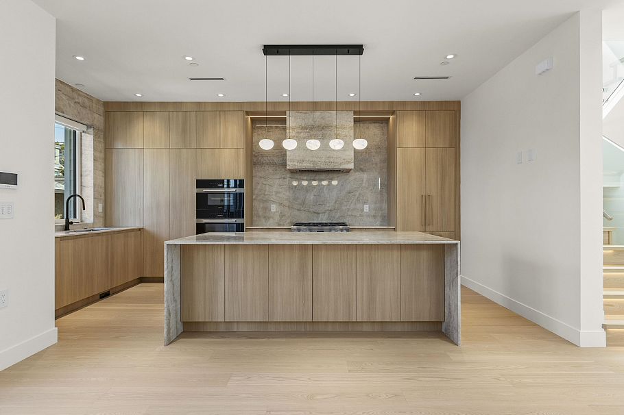 2565 W 2nd Avenue Vancouver, BC - 12