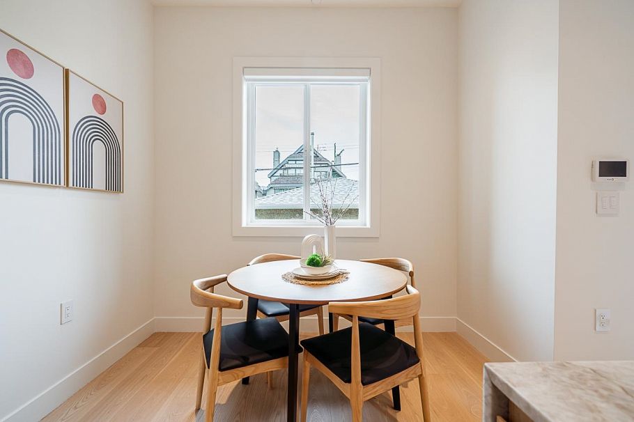 2561 W 2nd Avenue Vancouver, BC - 21