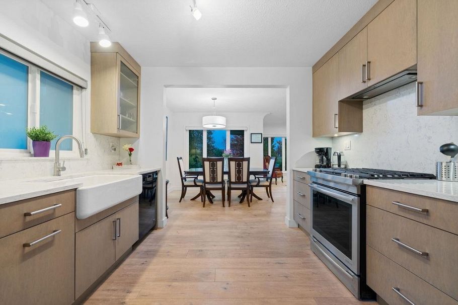 1436 Grand Boulevard North Vancouver, BC - 6