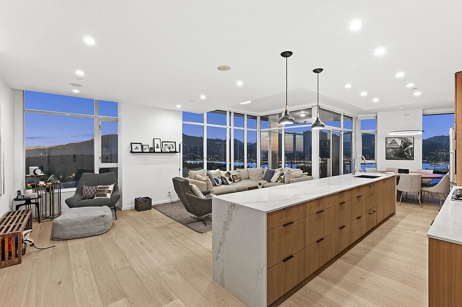 3701 1211 Melville Street Vancouver, BC - 1