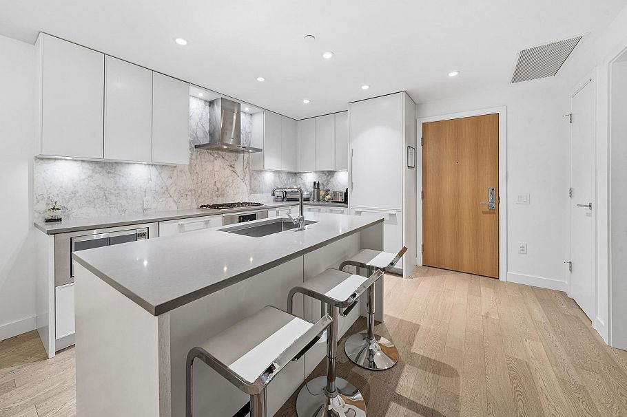 201 3220 Connaught Crescent North Vancouver, BC - 5