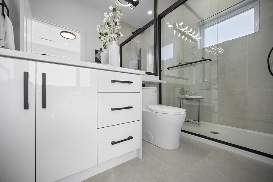 2790 E 49th Avenue Vancouver, BC - 28