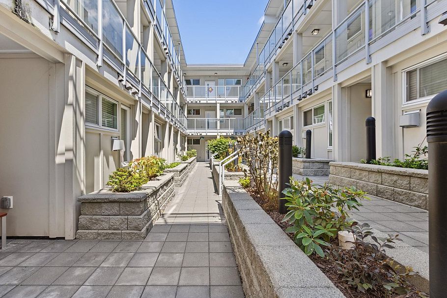 218 1838 Renfrew Street Vancouver, BC - 24