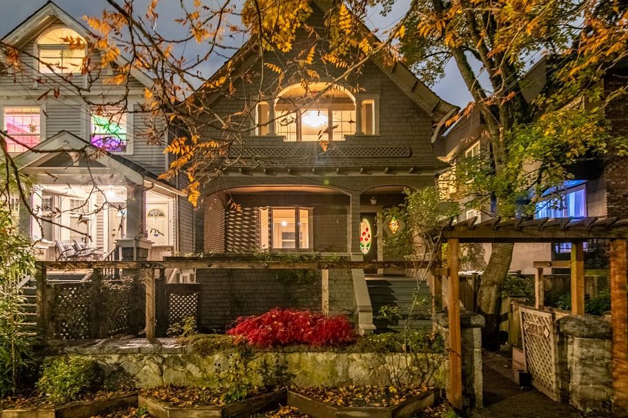 2243 W 5th Avenue Vancouver, BC - 1