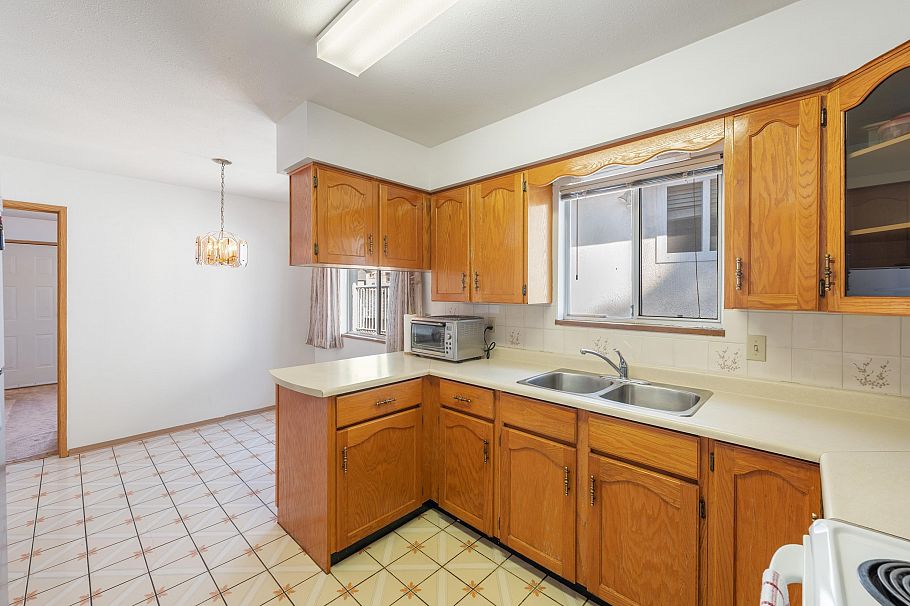 511 E 19th Avenue Vancouver, BC - 9