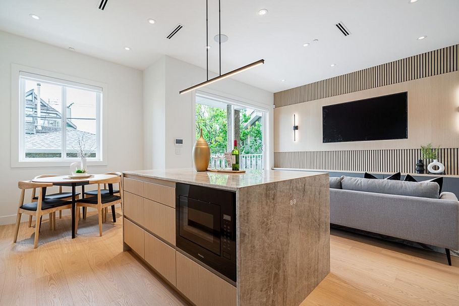 2561 W 2nd Avenue Vancouver, BC - 18