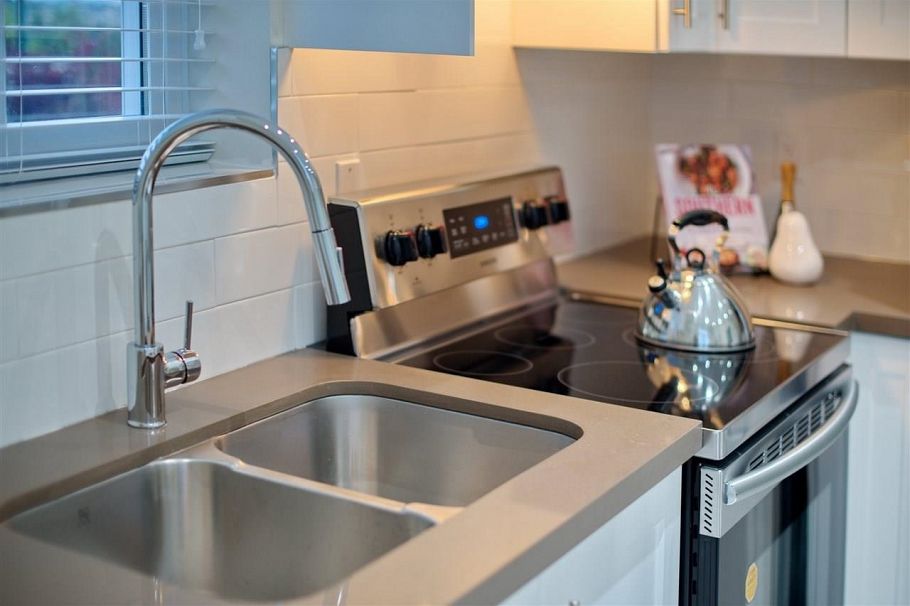 215 E 64th Avenue Vancouver, BC - 7