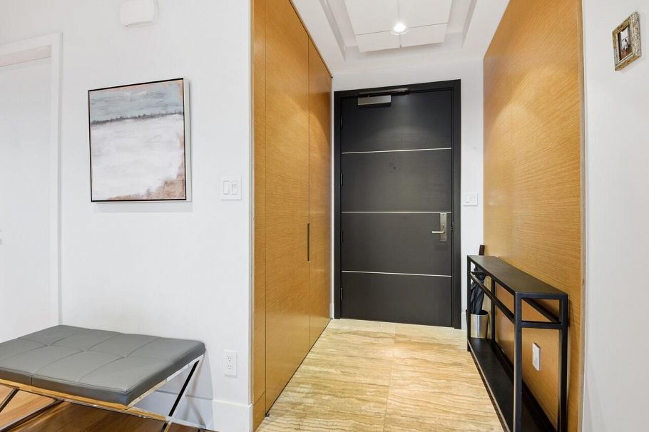 1701 667 Howe Street Vancouver, BC - 2