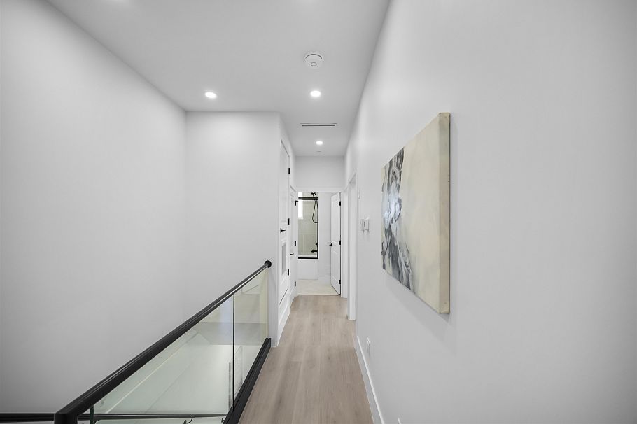 2790 E 49th Avenue Vancouver, BC - 34