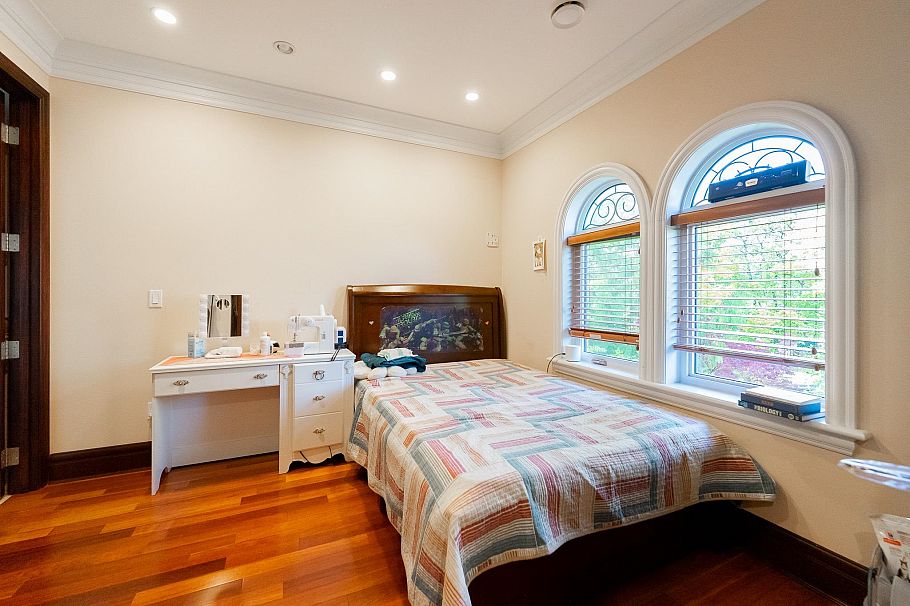 2502 W 36th Avenue Vancouver, BC - 24