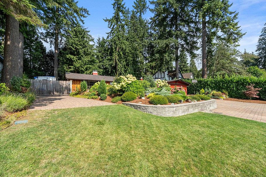 2540 Boswell Avenue North Vancouver, BC - 35