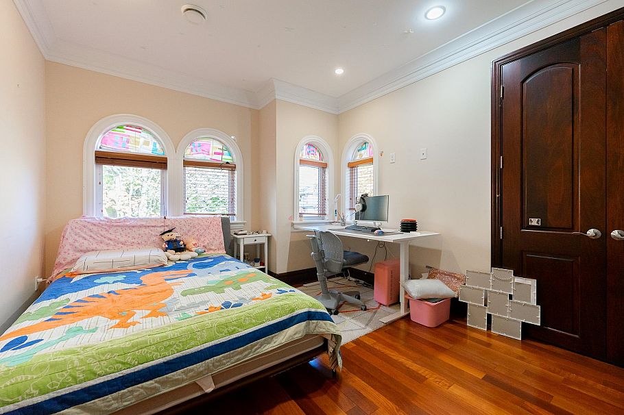 2502 W 36th Avenue Vancouver, BC - 27