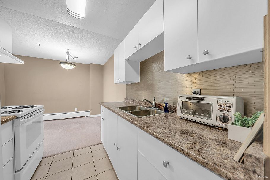 1602 2016 Fullerton Avenue North Vancouver, BC - 13