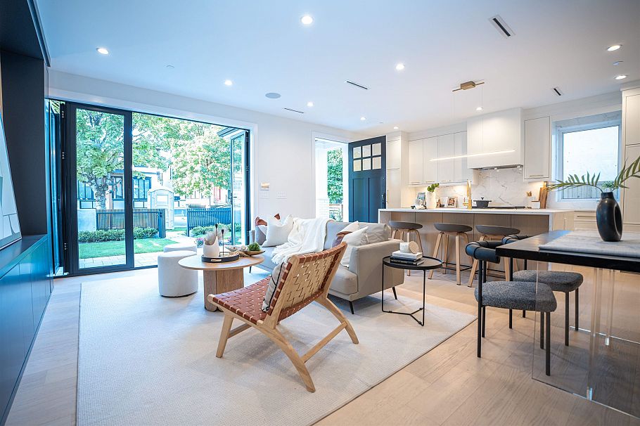 #1 2522 E 15th Avenue Vancouver, BC - 2