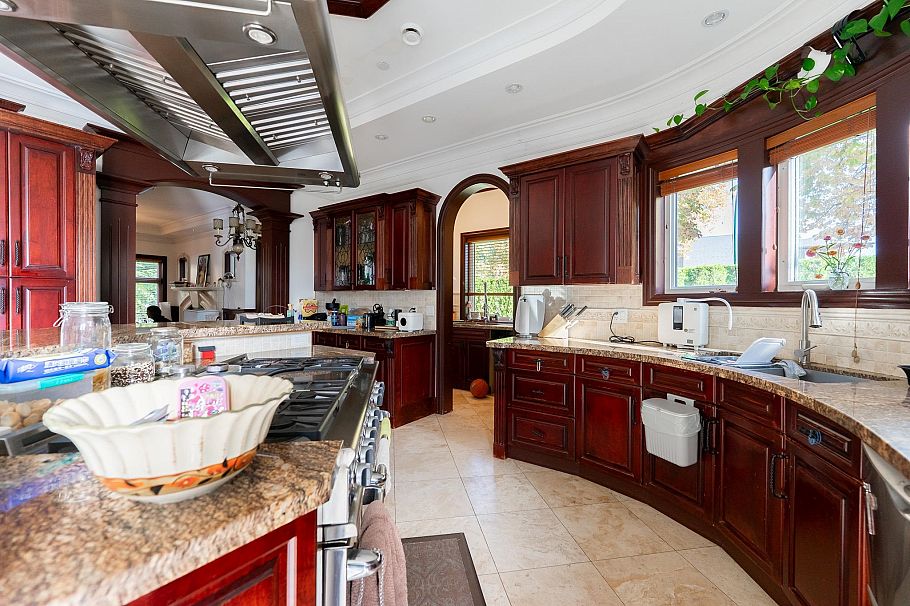 2502 W 36th Avenue Vancouver, BC - 16