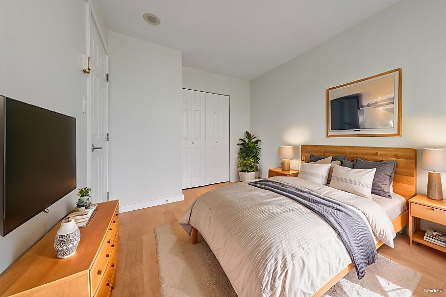 701 1420 W Georgia Street Vancouver, BC - 3