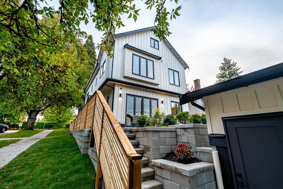 4675 St. George Street Vancouver, BC - 2