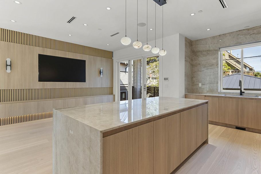 2565 W 2nd Avenue Vancouver, BC - 15