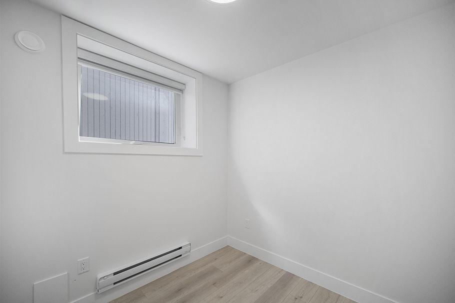 2790 E 49th Avenue Vancouver, BC - 24