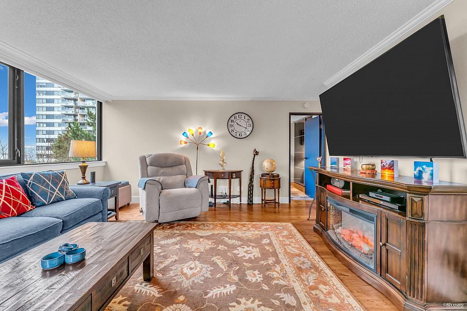 501 1725 Pendrell Street Vancouver, BC - 2