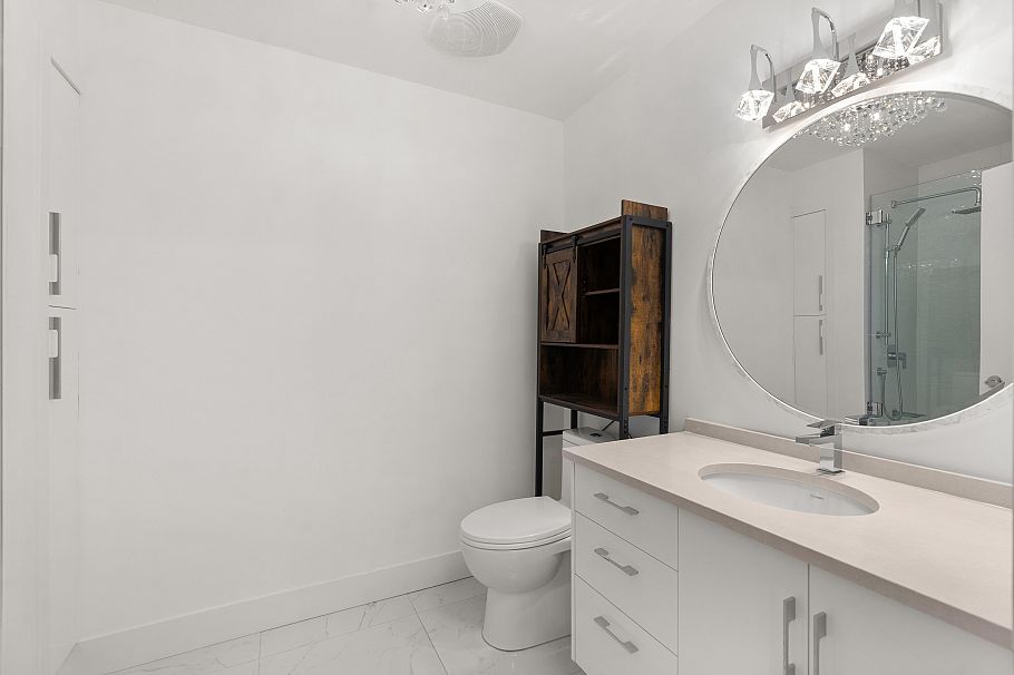 1404 120 W 16th Street North Vancouver, BC - 20