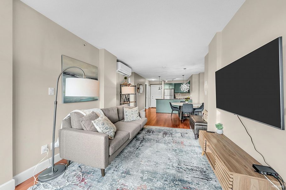 412 3811 Hastings Street Burnaby, BC - 9