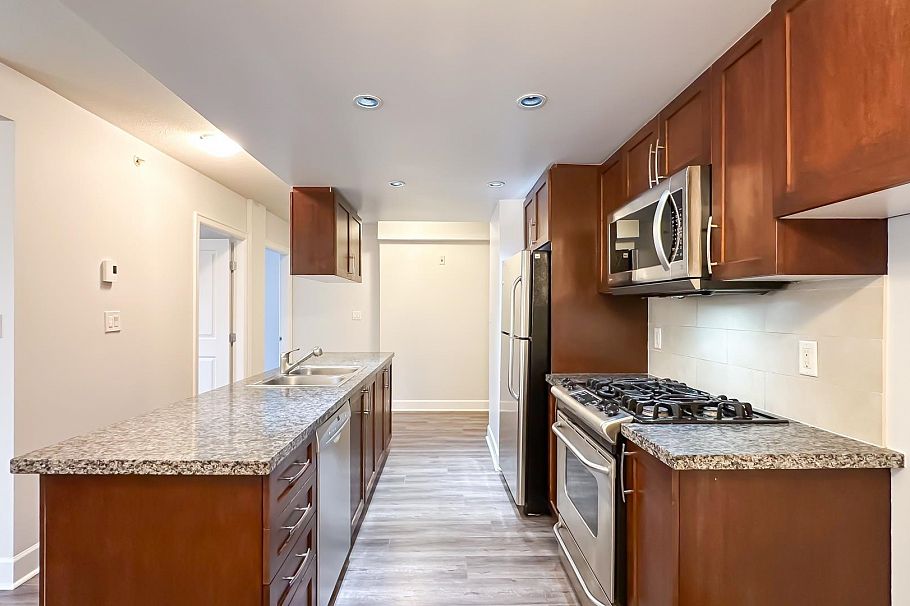 403 3811 Hastings Street Burnaby, BC - 6