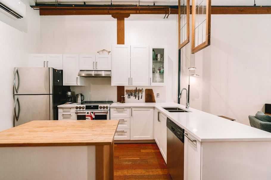 306 2556 E Hastings Street Vancouver, BC - 2