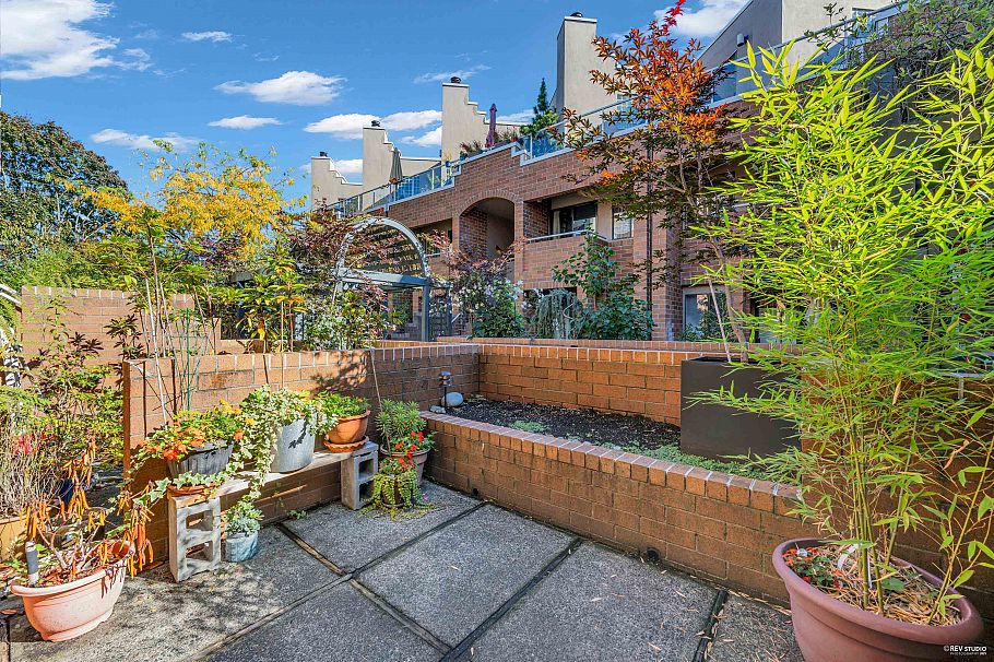 10 744 W 7th Avenue Vancouver, BC - 18