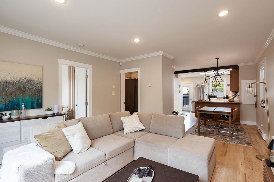 1617 E 36th Avenue Vancouver, BC - 1