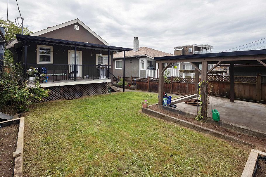 1617 E 36th Avenue Vancouver, BC - 16