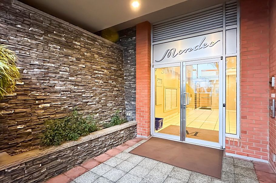 403 3811 Hastings Street Burnaby, BC - 3