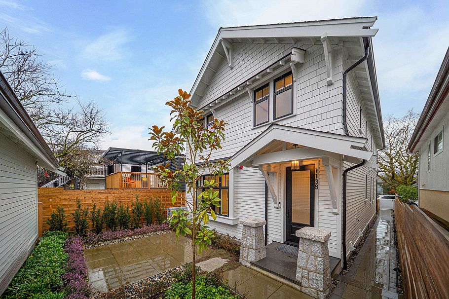 1138 E 26th Avenue Vancouver, BC - 32