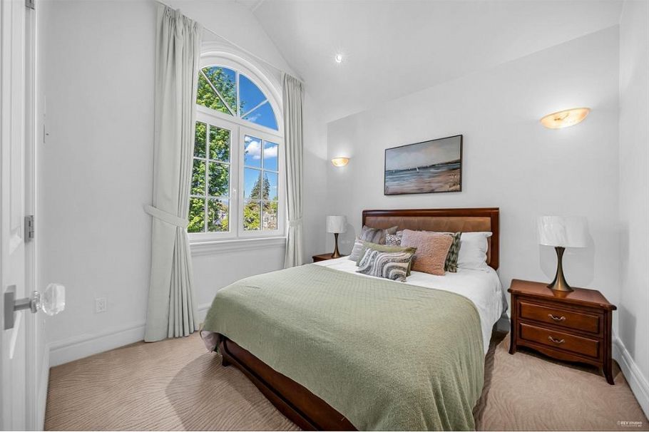 3176 W 35th Avenue Vancouver, BC - 24