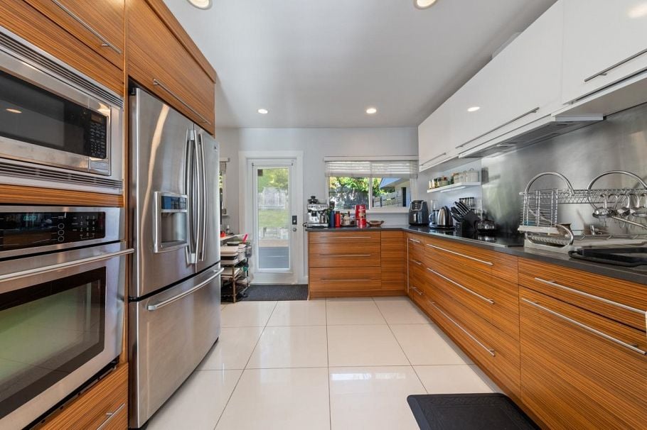 744 Kilkeel Place North Vancouver, BC - 9