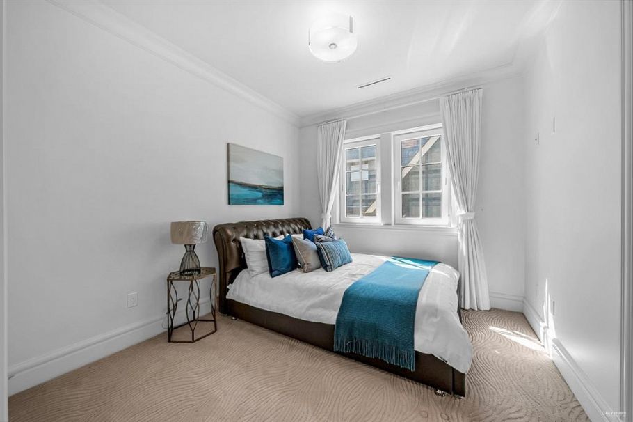 3176 W 35th Avenue Vancouver, BC - 21