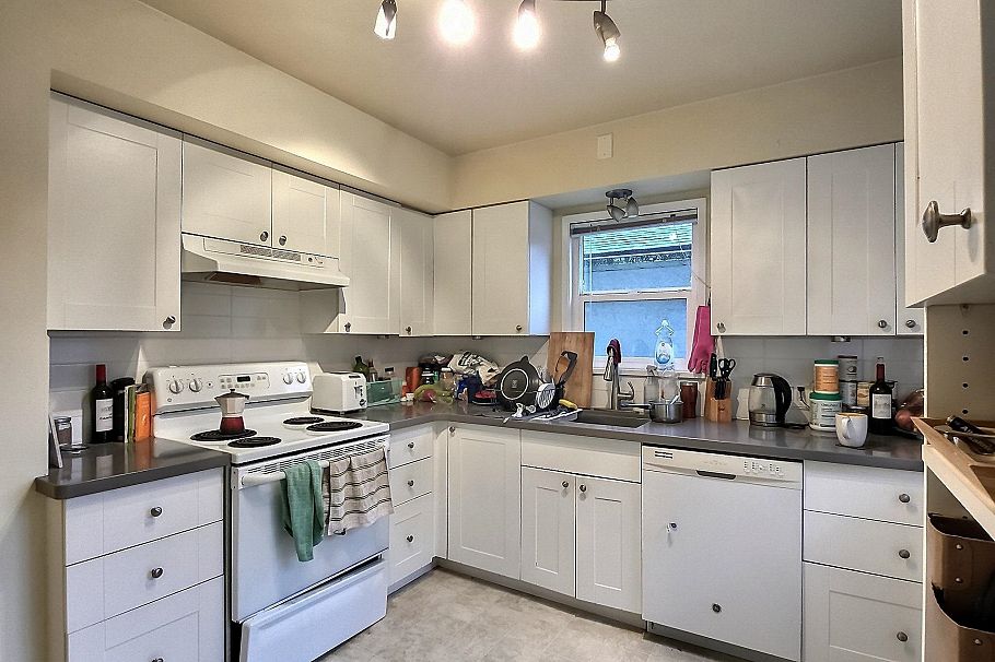 1621 Adanac Street Vancouver, BC - 3