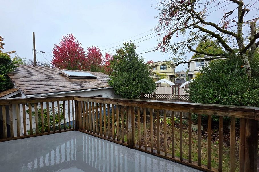 2725 E 52nd Avenue Vancouver, BC - 14