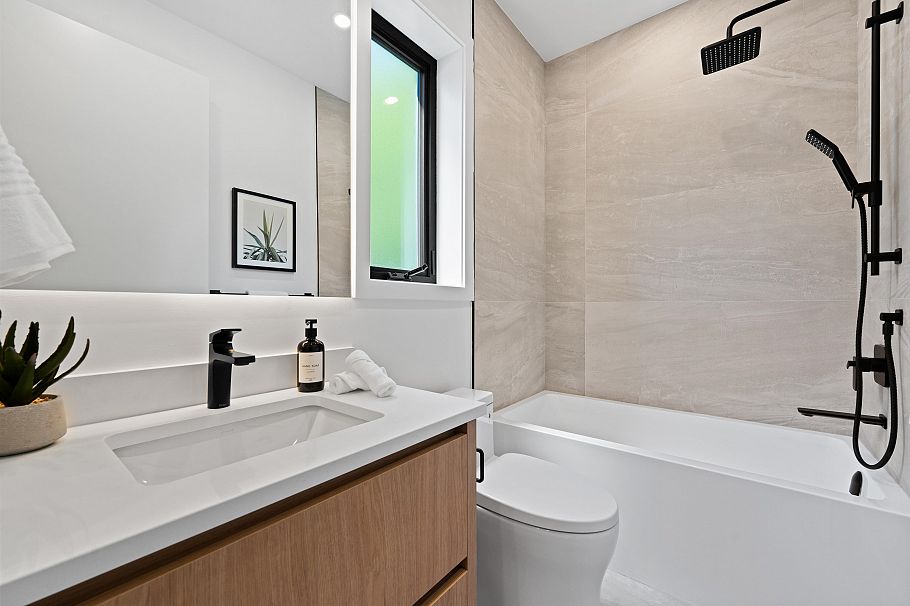 1 2858 W 12th Avenue Vancouver, BC - 14