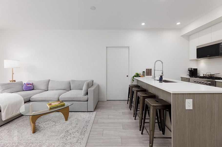 204 979 E 19th Avenue Vancouver, BC - 4