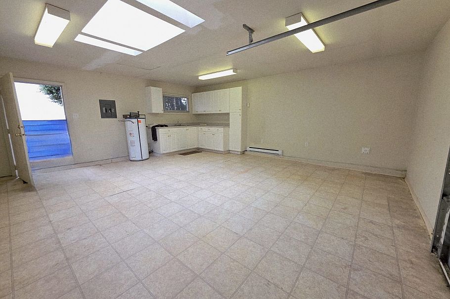 2725 E 52nd Avenue Vancouver, BC - 17