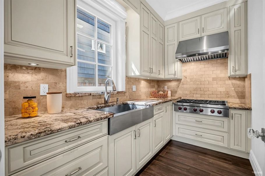 3176 W 35th Avenue Vancouver, BC - 16