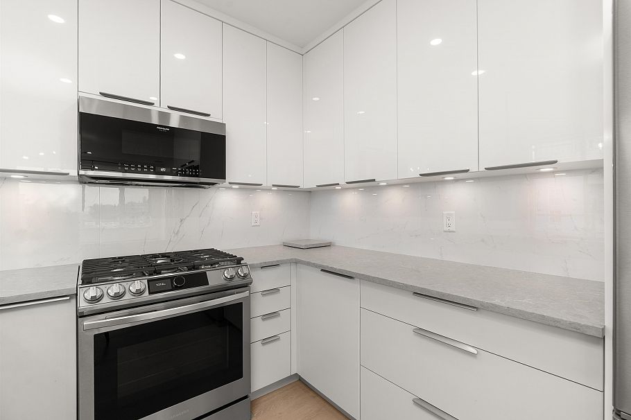 1404 120 W 16th Street North Vancouver, BC - 9