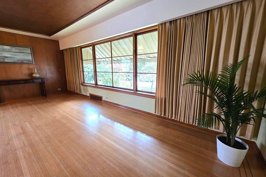 2725 E 52nd Avenue Vancouver, BC - 2