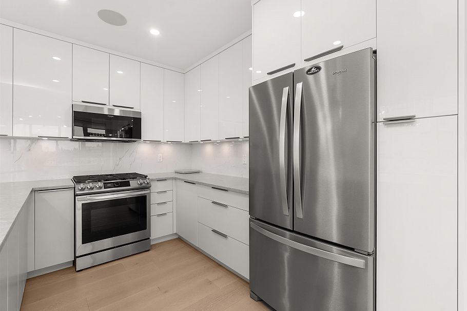 1404 120 W 16th Street North Vancouver, BC - 7