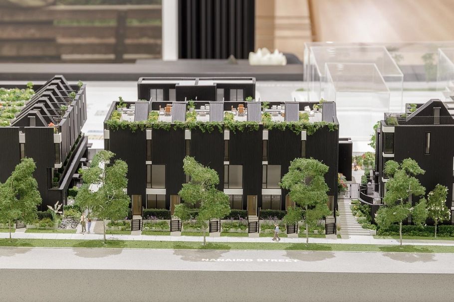 2406 E 12th Avenue Vancouver, BC - 3