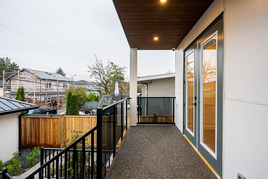 2331 E 49th Avenue Vancouver, BC - 27