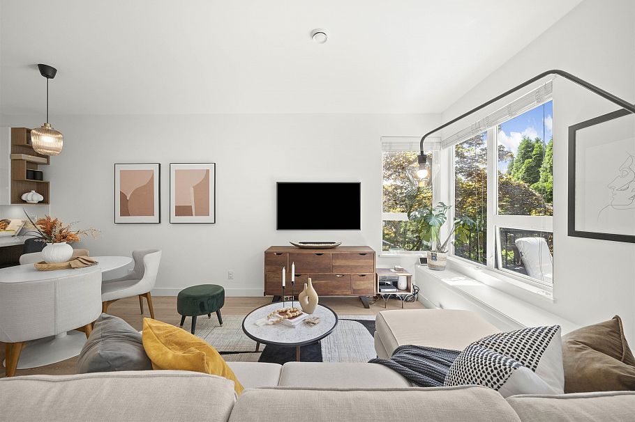 8438 Gladstone Street Vancouver, BC - 8